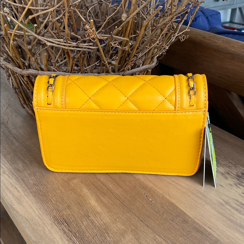 NWT Badgley Mischka small quilted vegan leather crossbody bag - Picture 2 of 5